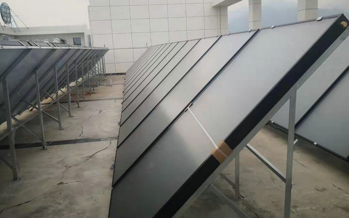 臺州白水洋衛(wèi)生院20噸熱水空氣能15P兩臺＋平板太陽能